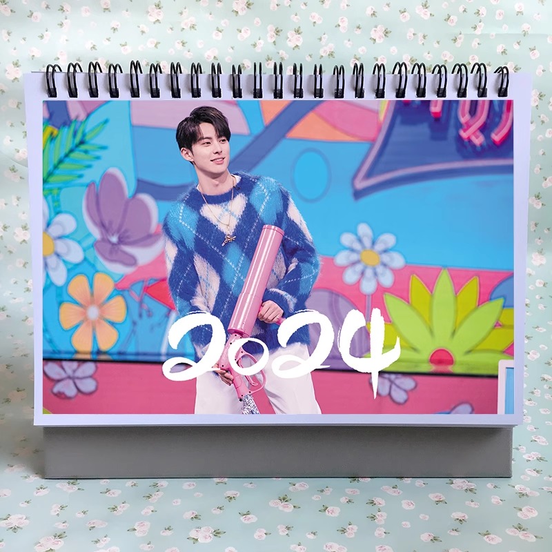 Pre - ปฏิทินตั้งโต๊ะลาย wanghedi หวังเห้อตี้ DylanWang 2024 (ไม่ใช่สินค้าอฟช.)