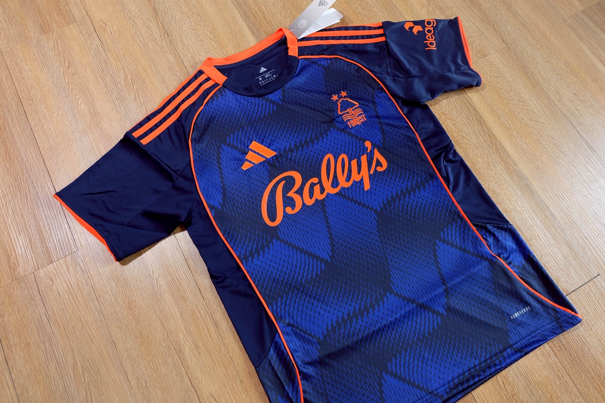 2025-26 มาใหม่เสื้อฟุตบอลฟอร์เรส สำหรับผู้ชาย Fans Edition เกรดแฟนบอล SIZE S-2XL