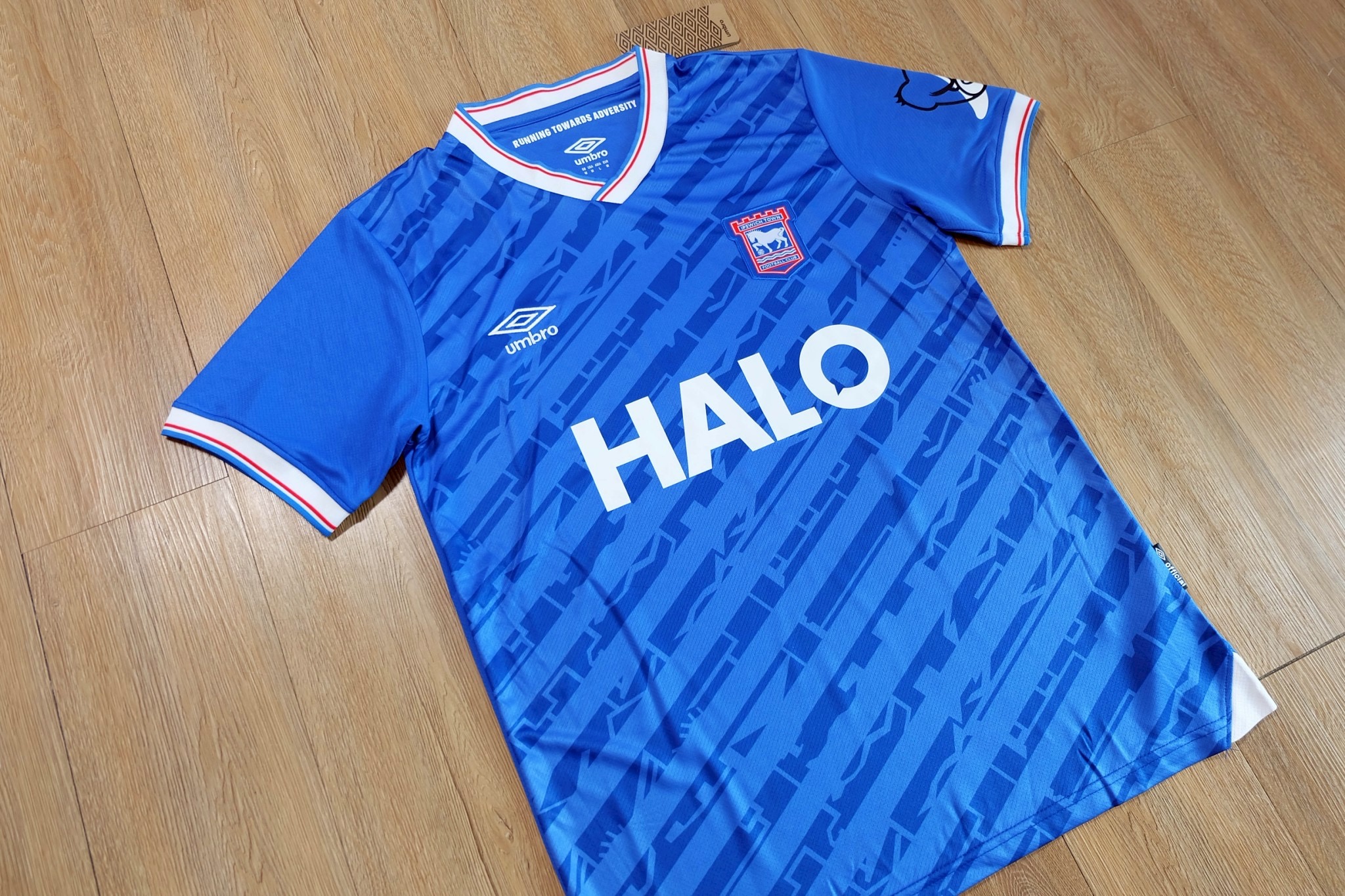 มาใหม่เสื้อฟุตบอล อิปสวิช เหย้า สีน้ำเงิน เกรดแฟนบอล 2025