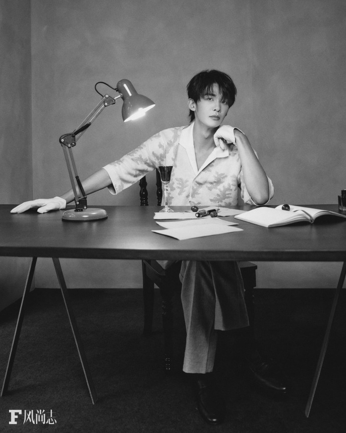 Pre - นิตยสาร F风尚志 หวังเฮ่อเหย่ 王赫野 WangHeye 2025 A/B/C+การ์ด+การ์ดโพลารอยด์