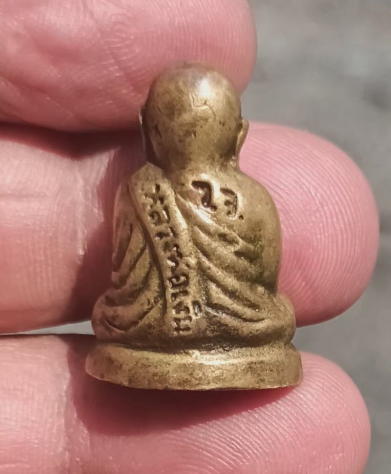 รูปหล่อหลวงพ่อเงิน วัดบางคลาน ออกวัดวังจิก ปี 2515