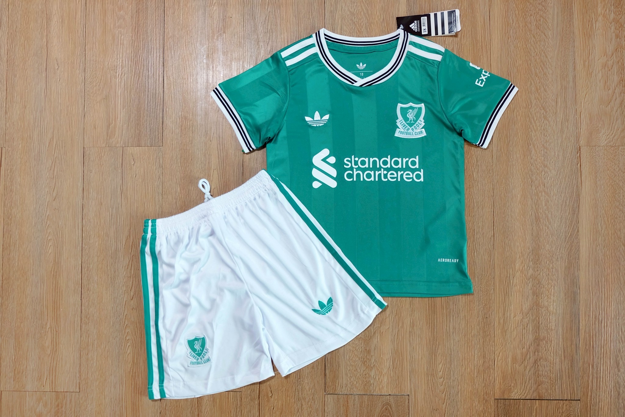 ชุดฟุตบอลเด็ก – 2025-26 ชุดฟุตบอลเด็กลิเวอร์พูล สีเขียว สำหรับเด็ก Fans Edition เกรดแฟนบอล Size 18-28