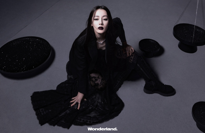 Pre - นิตยสาร Wonderland ตี๋ลี่เร่อปา Dilireba 2024+การ์ด*2