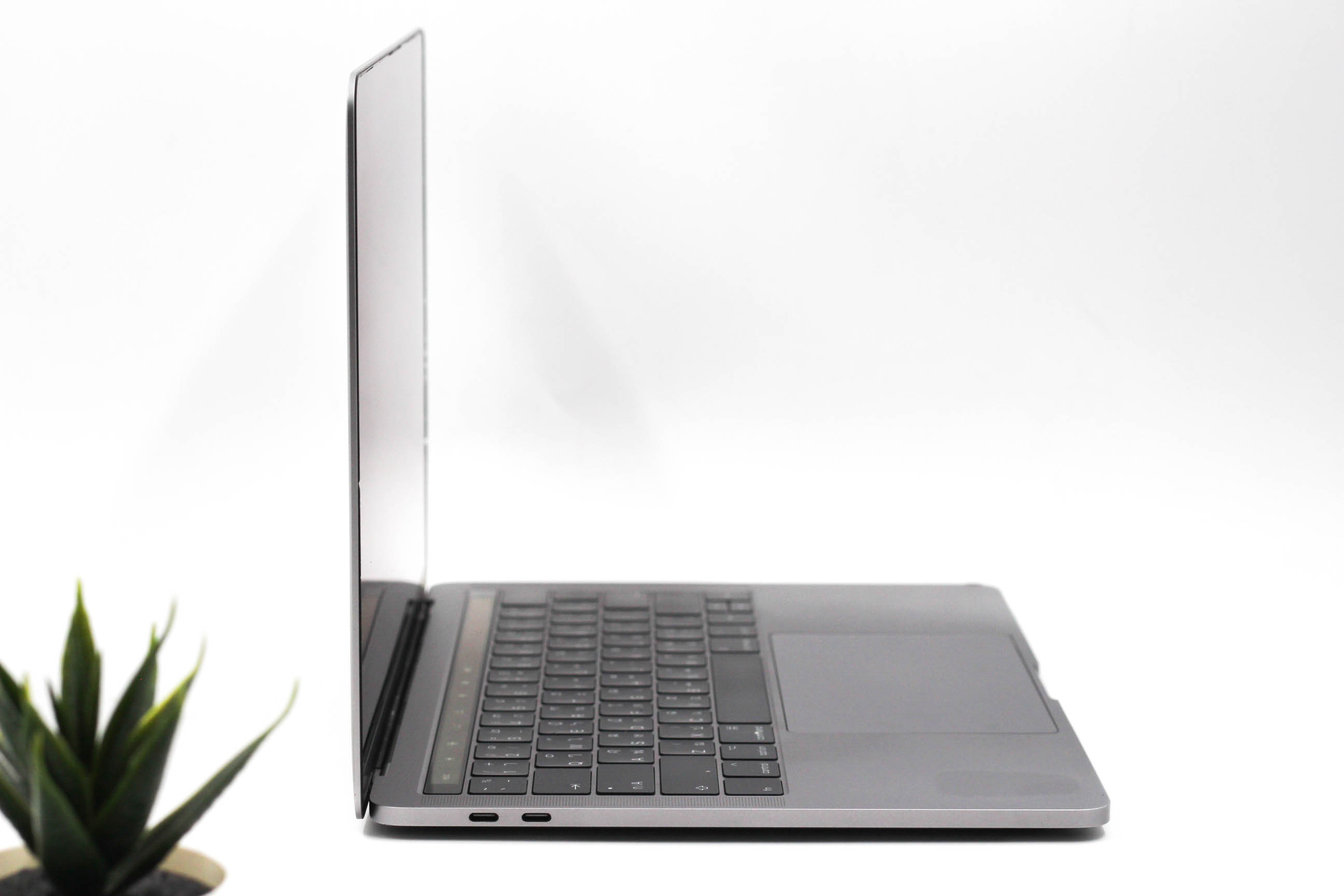 MacBook Pro (13-inch, 2017, Four Thunderbolt 3 Ports)