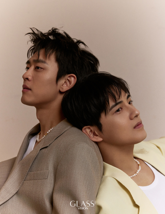 Pre - นิตยสาร GLASS VISION หวังเทียนเฉิน WangTianChen & Guzicheng กู่จื่อเฉิง 2025+การ์ด