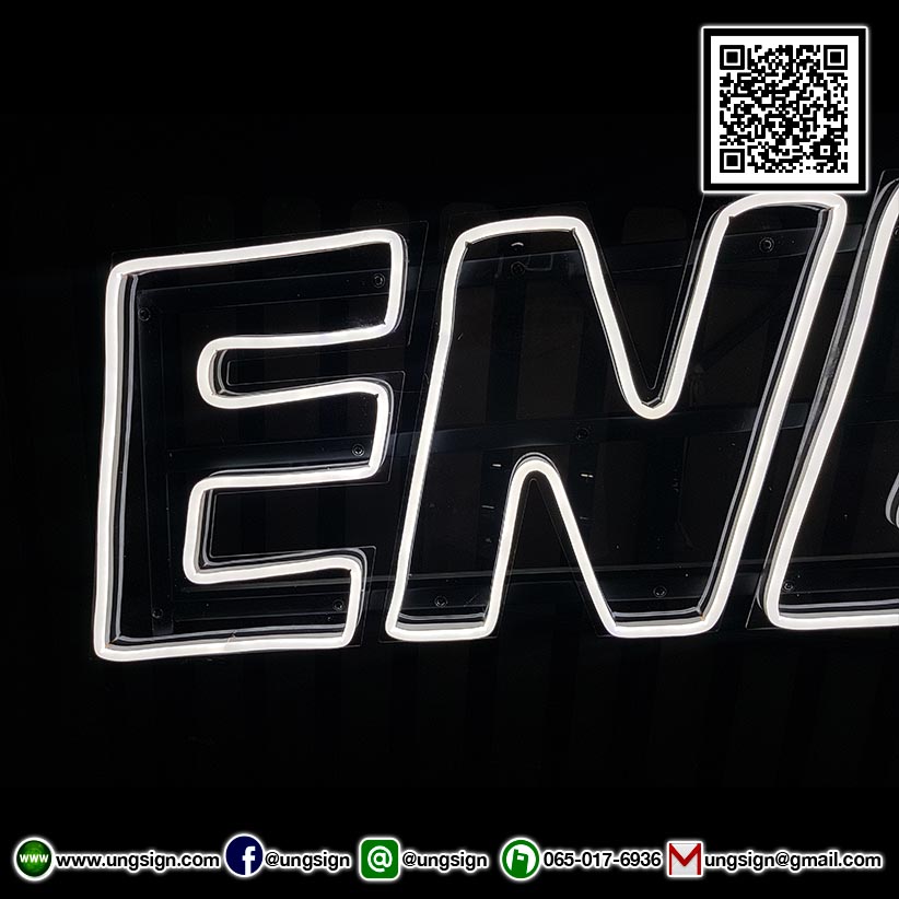 ป้ายไฟ นีออนเฟรค NeonFlex "WEAR THE ENERGY" ไฟสีขาว ติดลงบนอะคริลิคใส รับผลิตตามรูปแบบที่ต้องการ