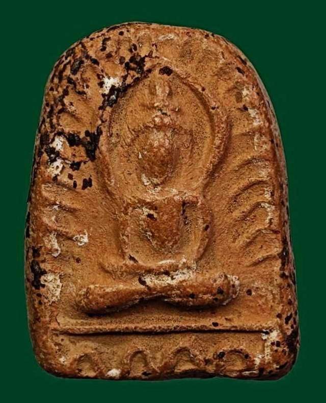 พระซุ้มกอ ค่ายอดิศร สระบุรี เนื้อดิน ปี 2514