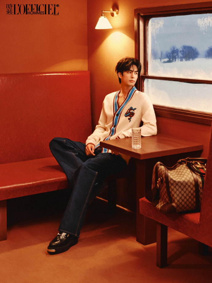 Pre - นิตยสาร L’Officiel Hommes ซ่งเวยหลง SongWeilong 2025+การ์ด*1