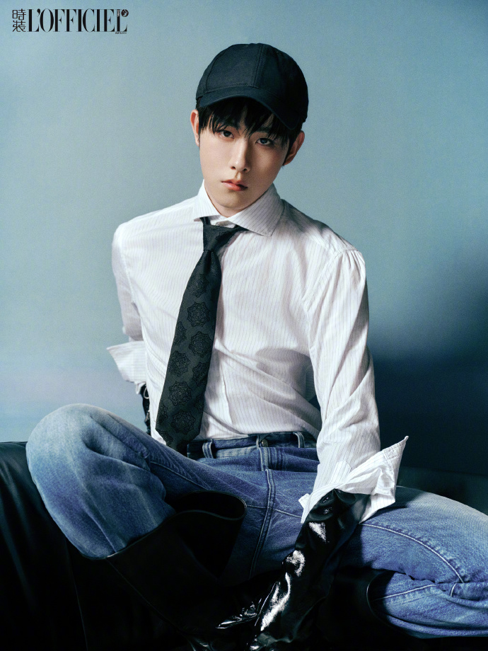 Pre - นิตยสาร L’Officiel China เถียนเจียรุ่ย 田嘉瑞 TianJiarui 2025+การ์ด