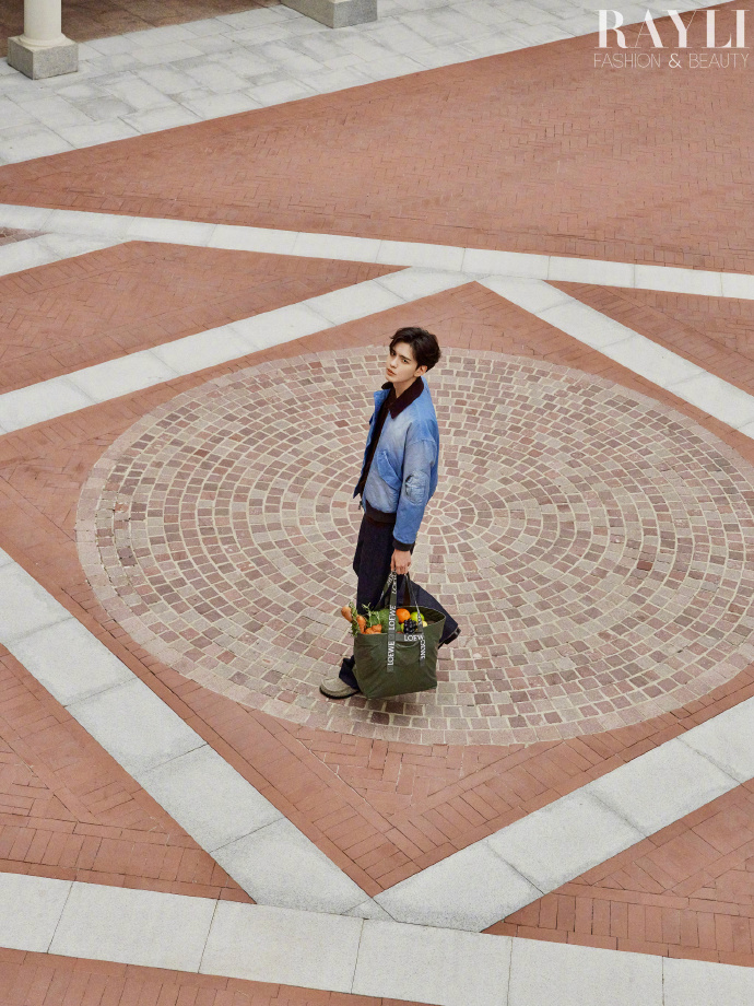 Pre - นิตยสาร 瑞丽服饰美容 Ruili/ Rayli ปี้เหวินจวิ้น BiWenJun 毕雯珺 2024