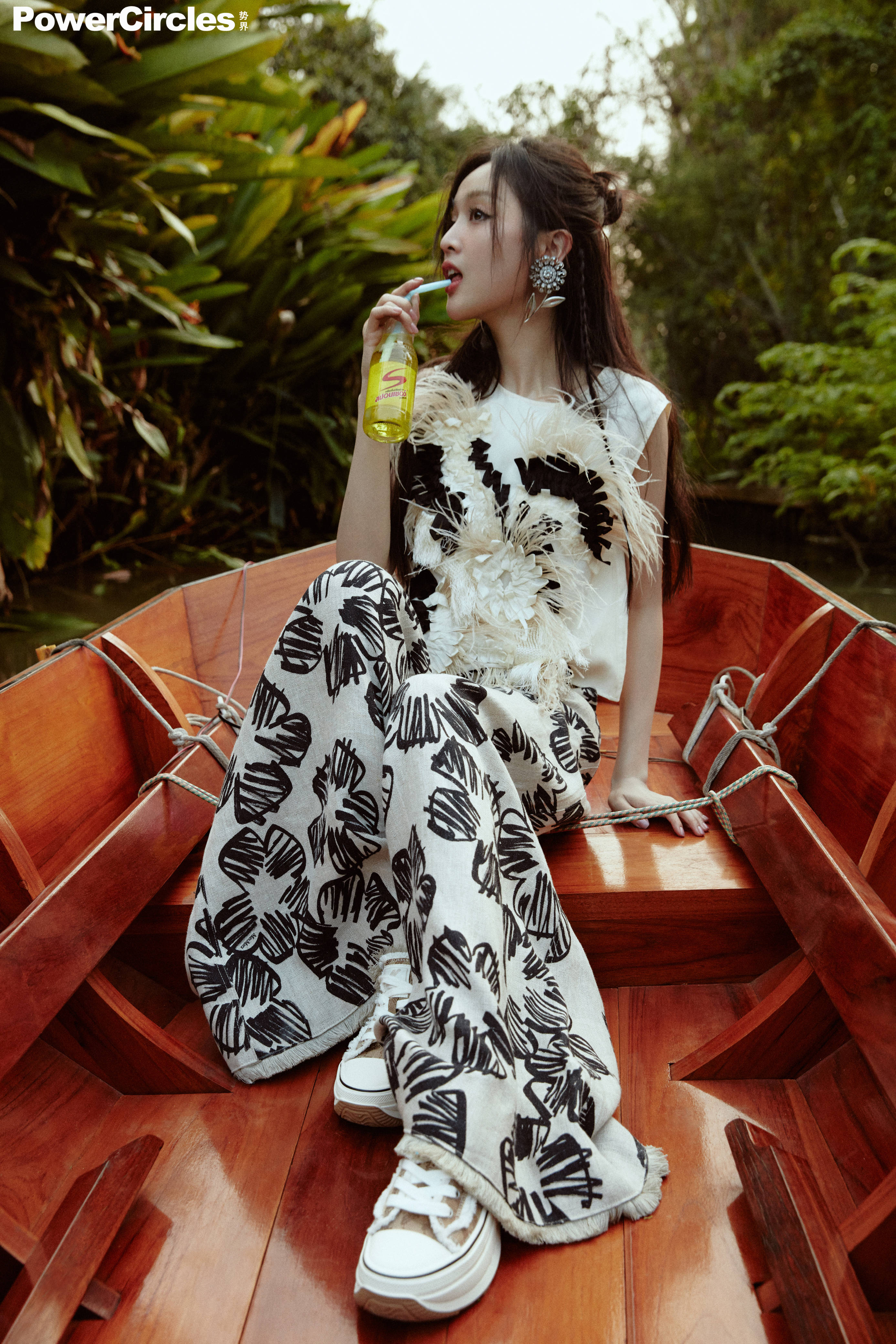 Pre - นิตยสาร PowerCircles WUXUANYI อู๋เซวียนอี๋ 2023+การ์ด