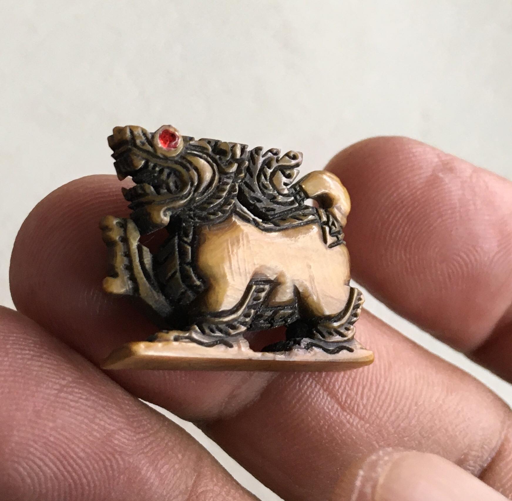 สิงห์งาแกะศิลป์มหาดไทยทรงเครื่องตาพลอย หลวงพ่อหอม วัดชากหมาก จ.ระยอง