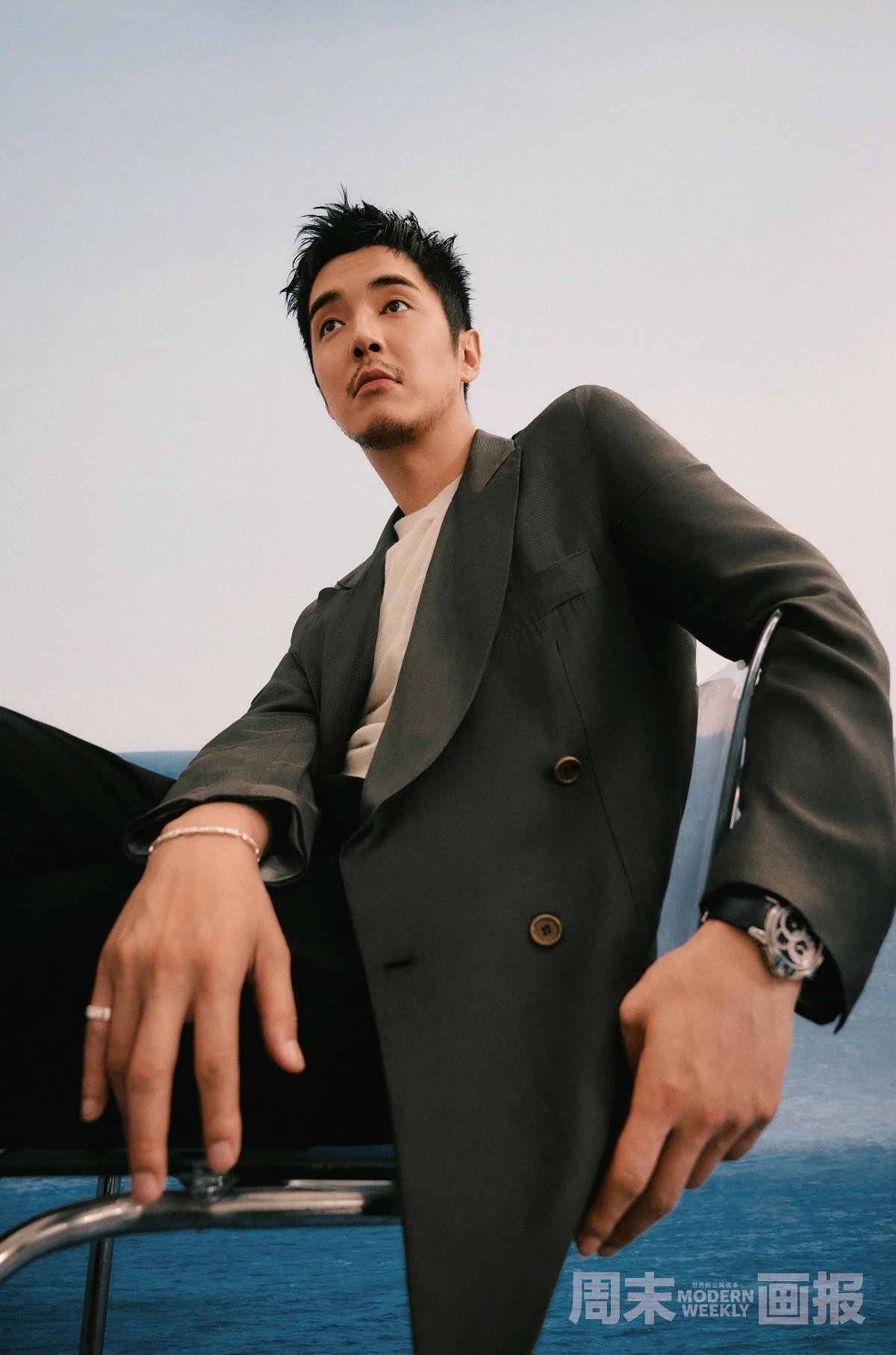 Pre - นิตยสาร Modern Weekly 金世佳 จินชื่อเจีย JinShiJia 2024