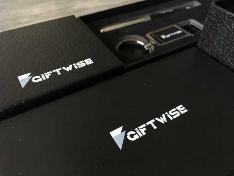 พิมพ์กล่อง 100 ใบ ใส่ผ้าพันคอ ฟรี!! จัดวางโลโก้ตามตำแหน่ง