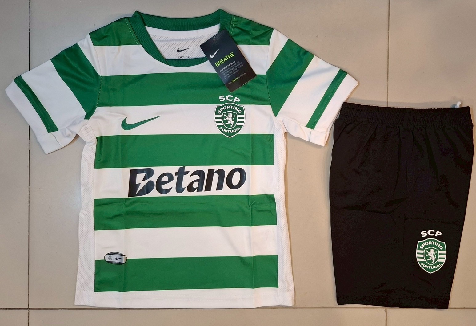 ชุดฟุตบอลเด็ก – สปอตติ้ง ลิสบอน Fans Edition เกรดแฟนบอล 2026