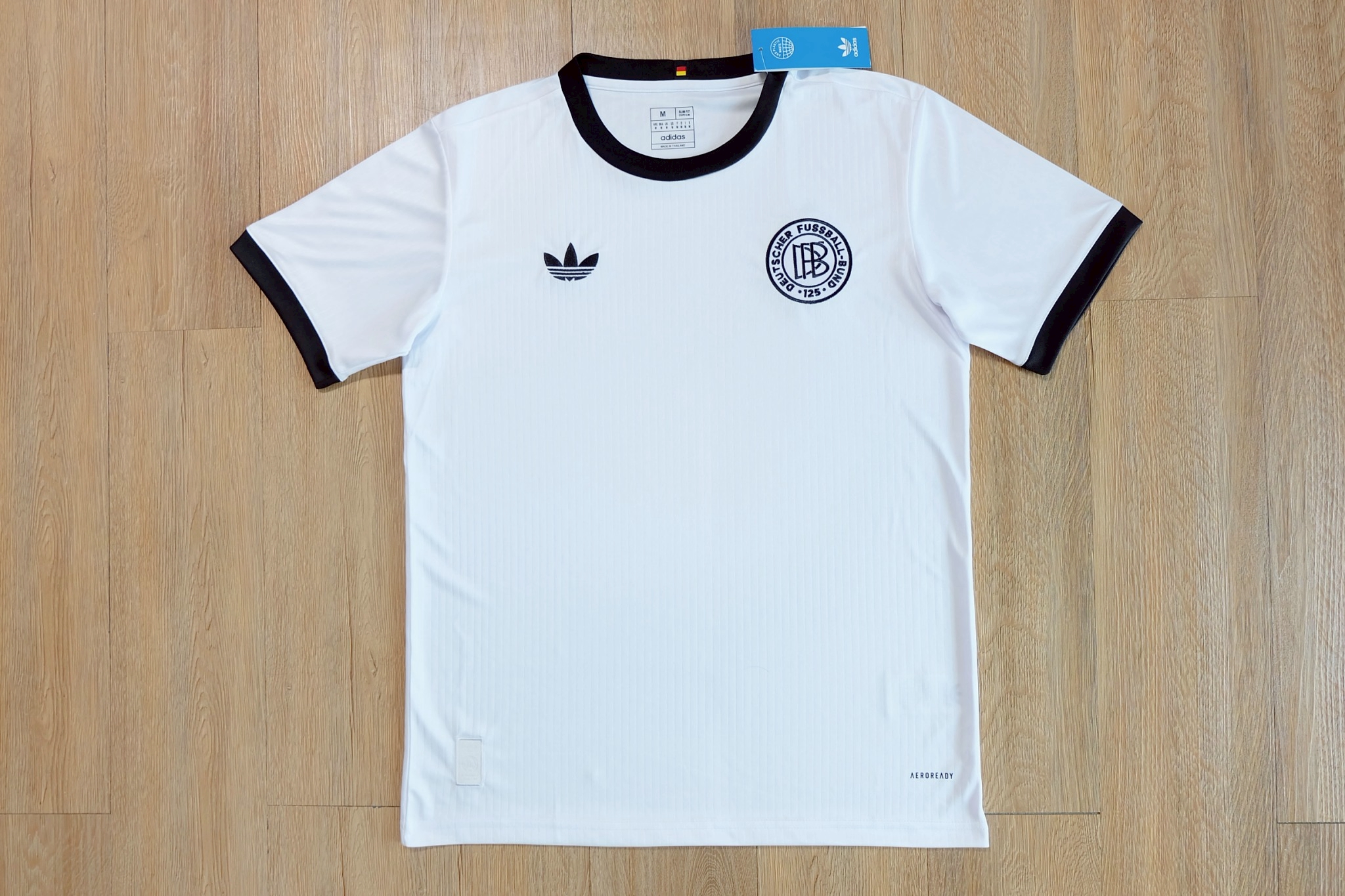 เสื้อทีมชาติเยอรมัน สีขาว รุ่นพิเศษ 2025