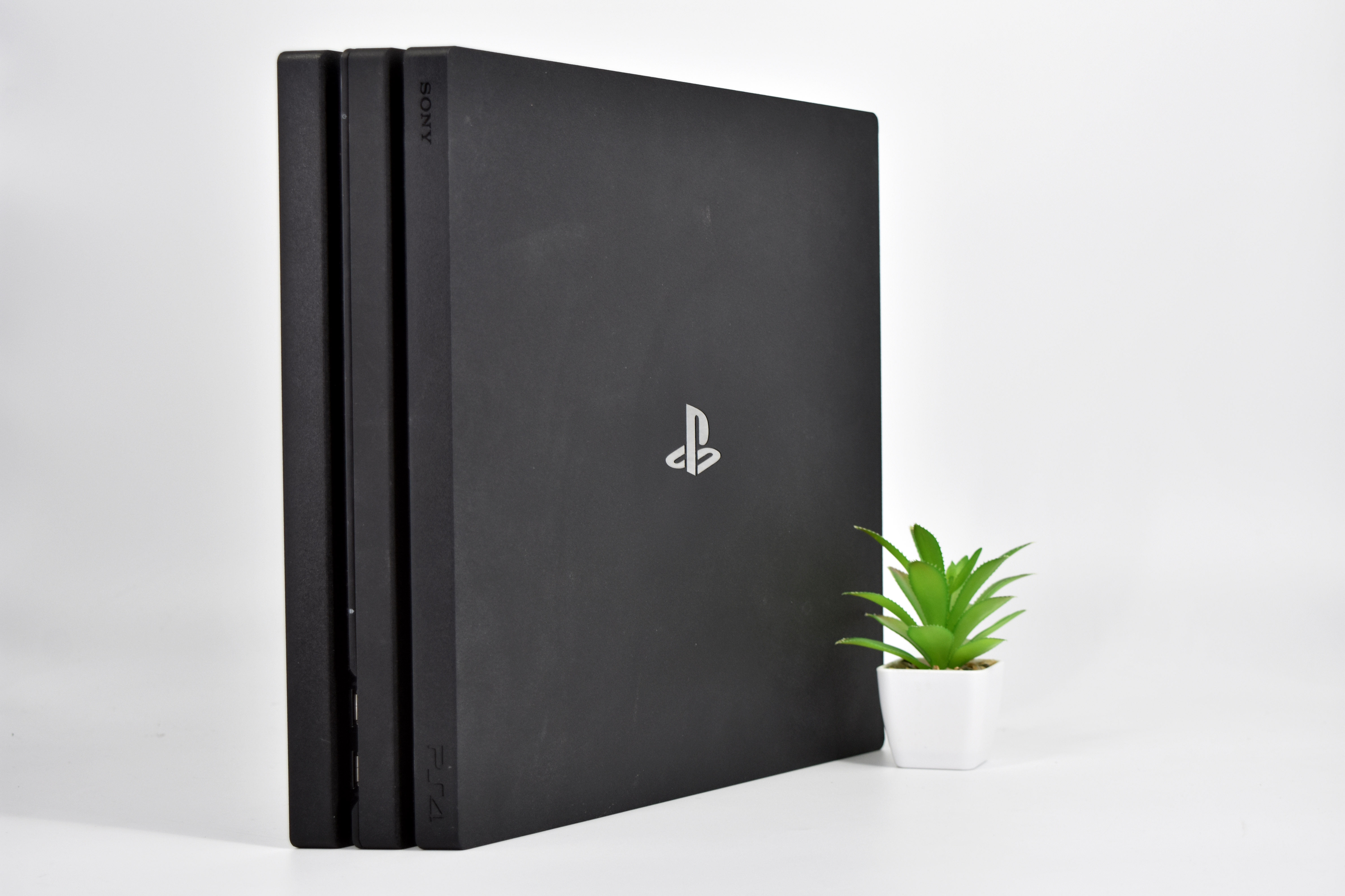 SONY PLAYSTATION 4 PRO 1TB HDD 2 JOY (JET BLACK)