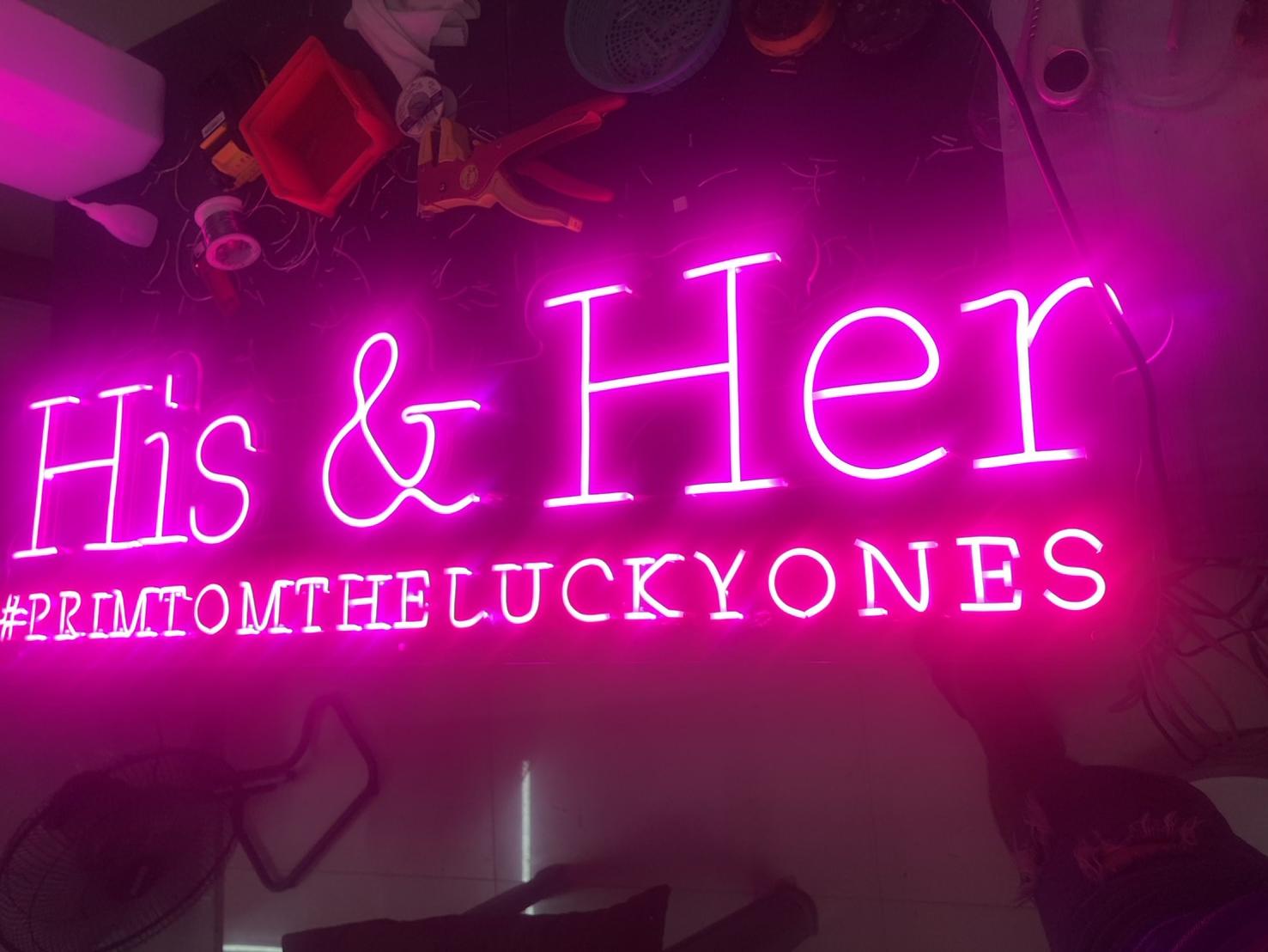 ป้ายนีออนฟรค สีชมพู His&Her #PRIMTOMTHELUCKYONES