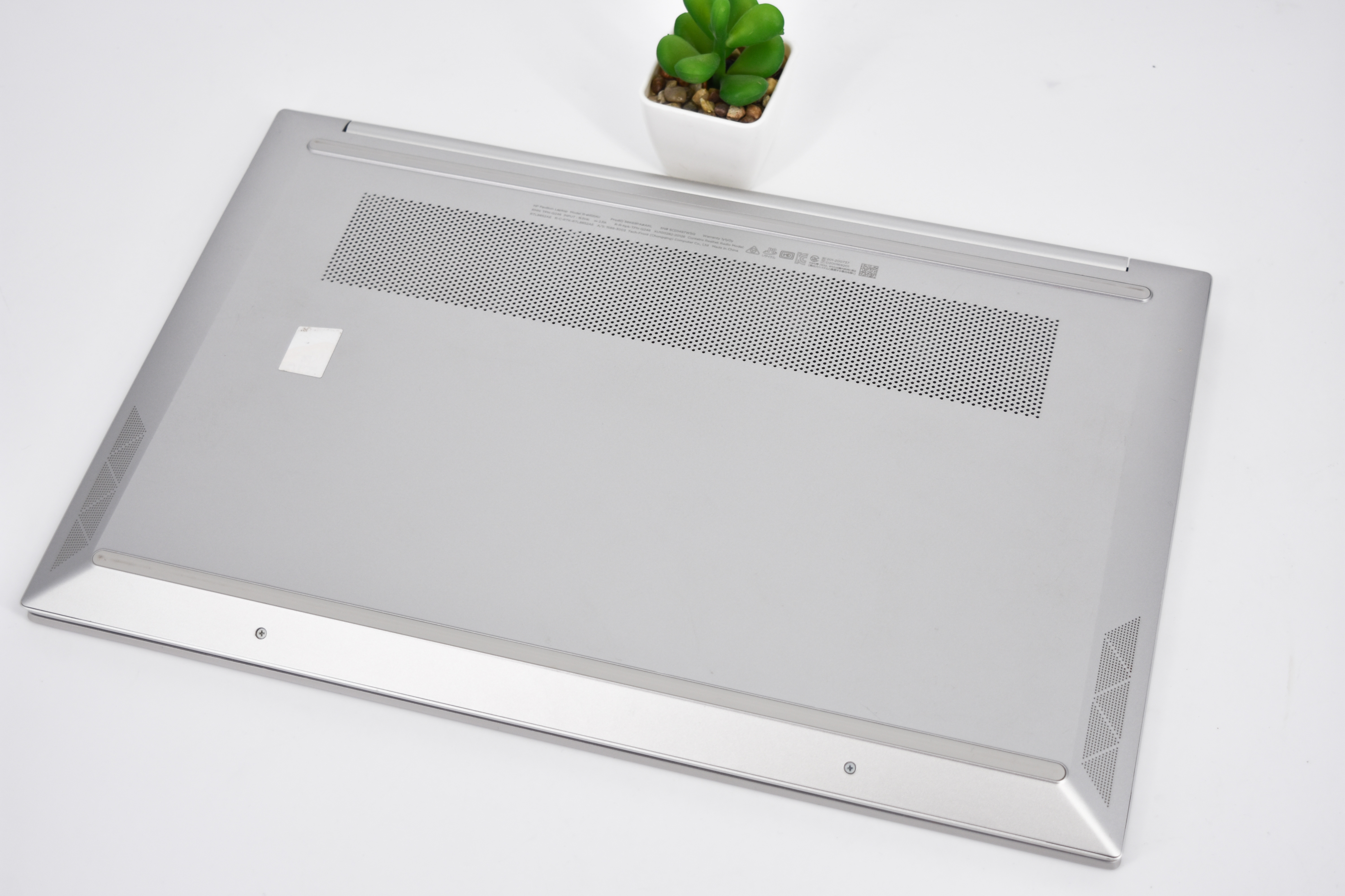 HP PAVILION 15-EH1120AU (NATURAL SILVER)