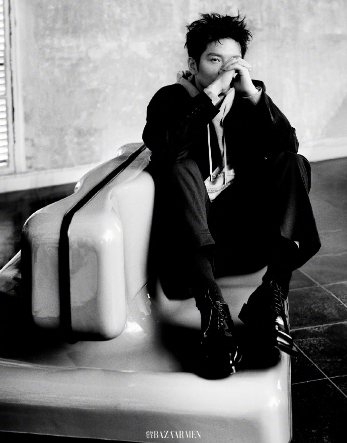 Pre - นิตยสาร Harper's Bazaar Men FanZhendong 2025/นักเทเบิลเทนนิส 樊振东