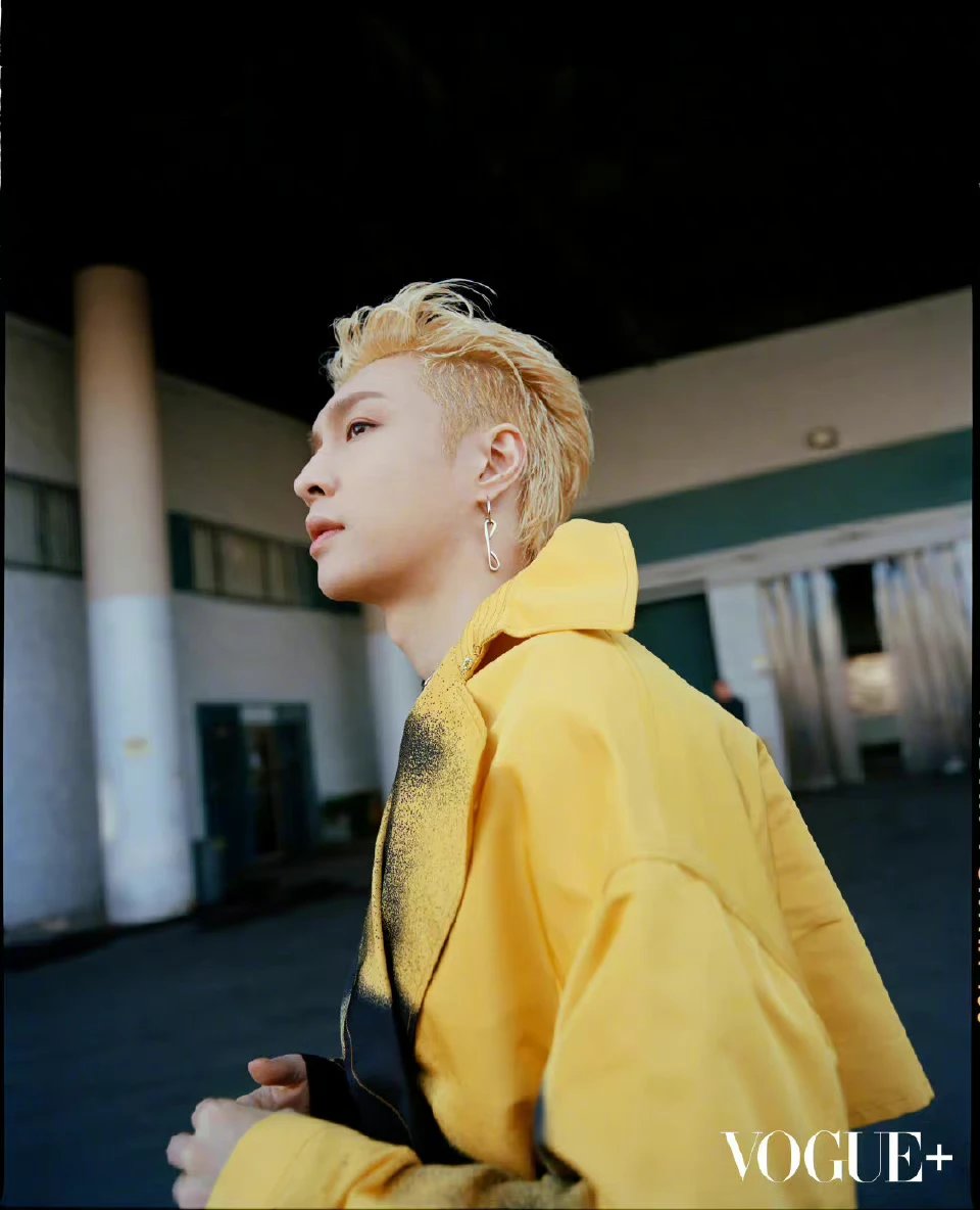 Pre - นิตยสาร VOGUE+ อี้ชิง ZhangYixing LAYZhang 2022