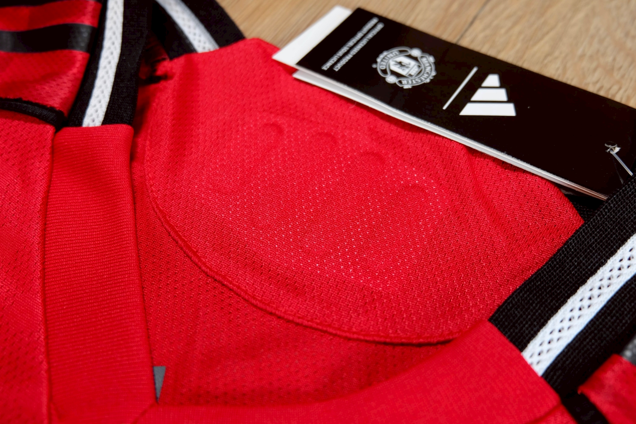 มาใหม่ เสื้อฟุตบอลเเมนยู เหย้า สีเเดง Player Version Manchester United Home Jersey เกรดนักเตะ 2025 พร้อม MBEUMO # 19 อามลีค