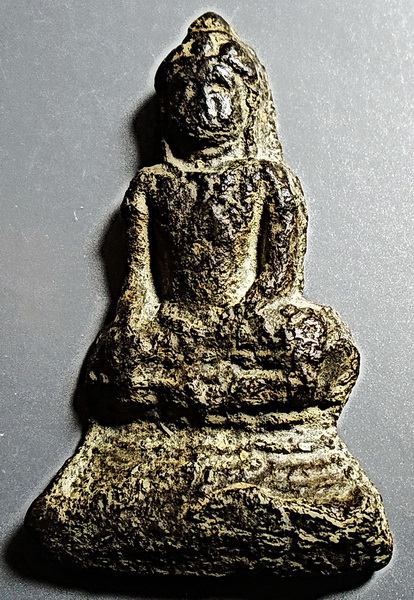 พระร่วงนั่งฐานสูง ลพบุรี