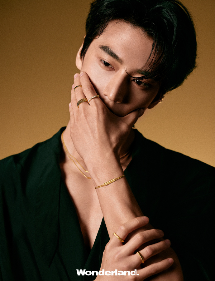 Pre - นิตยสาร Wonderland. จางคังเล่อ ZhangKangle 张康乐 2025+การ์ด