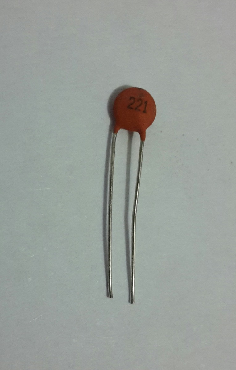 ตัวเก็บประจุชนิดเซรามิก 221 PF 50V