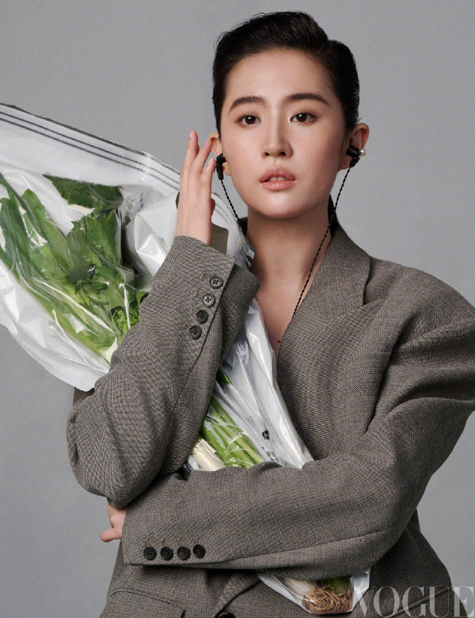 Pre - นิตยสาร Vogue หลิวอี้เฟย LiuYifei 2024