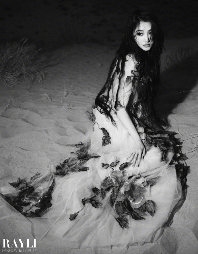 Pre - นิตยสาร 瑞丽服饰美容 Rayli กวนเสี่ยวถง GuanXiaotong 关晓彤 2024