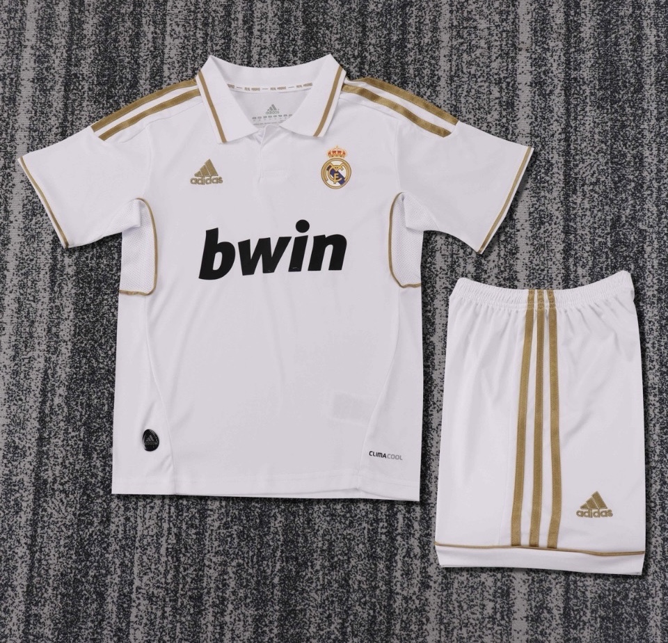 Retro ชุดฟุตบอลเด็กย้อนยุค - ทีมเรอัล มาดริด สีขาว เกรดแฟนบอล 2011-12