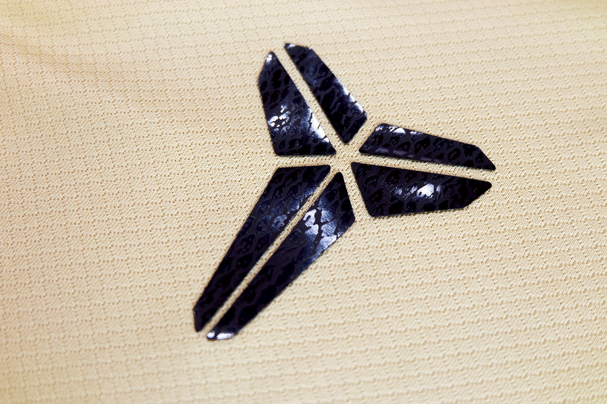 มาใหม่ เสื้อฟุตบอล บาซ่า สีทอง Fans Edition เกรดแฟนบอล 2025