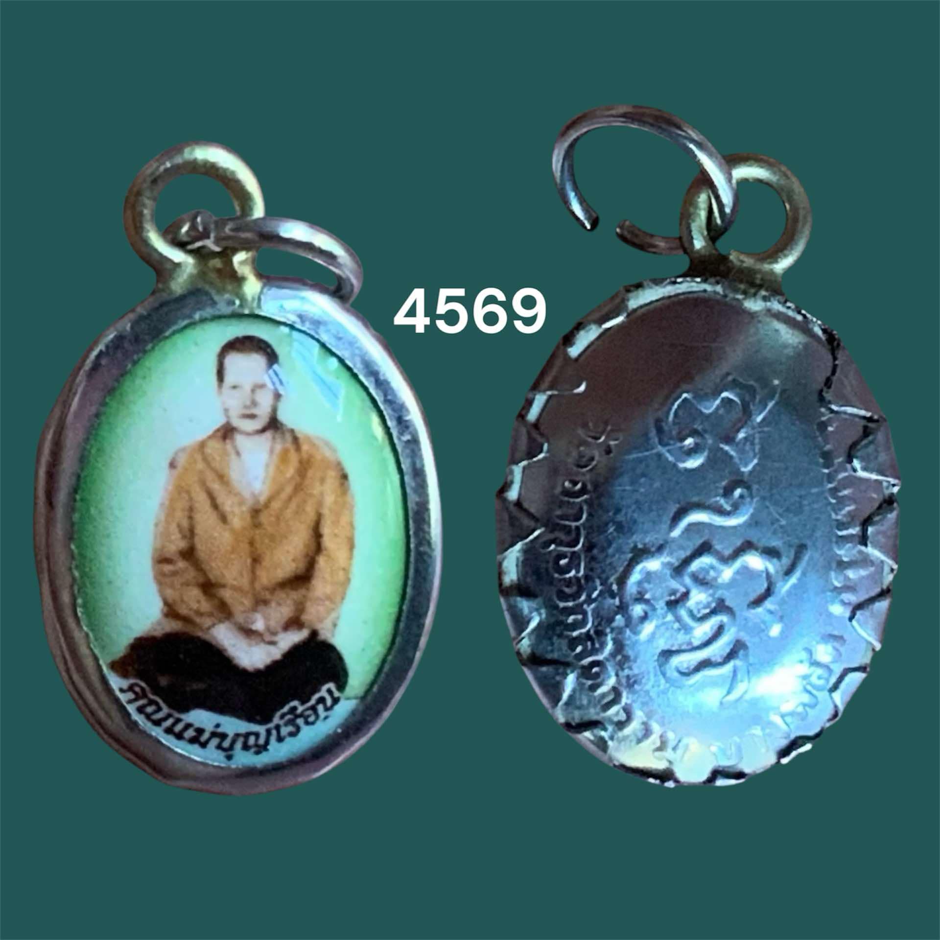 ล็อกเก็ตแม่ชีบุญเรือน โตงบุญเติม วัดอาวุธฯ หลังยันต์พุทธโธ พิมพ์เล็ก