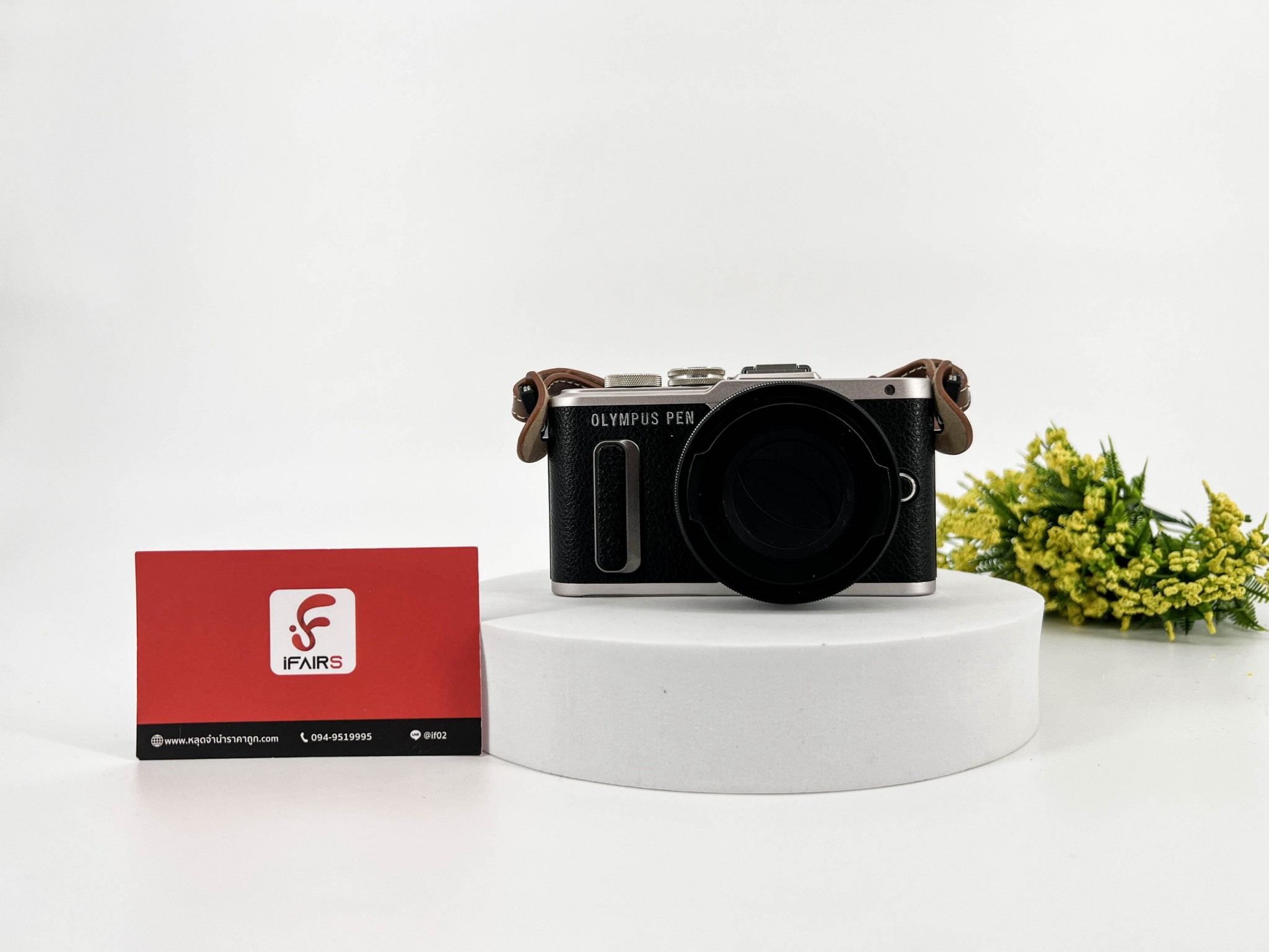 Olympus PEN E-PL8 + Lens 14-42 mm.