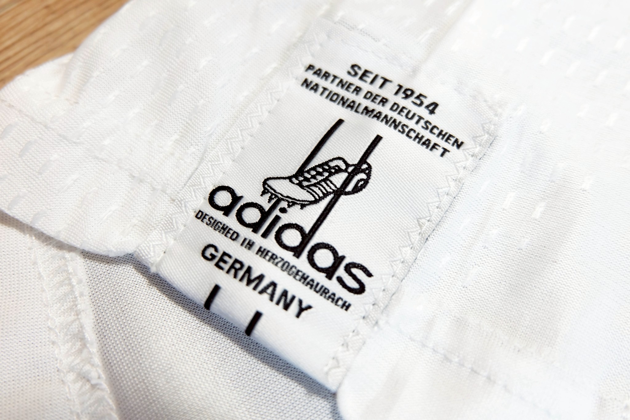 มาใหม่เสื้อฟุตทีมชาติทีมชาติเยอรมัน เหย้า สีขาว สำหรับผู้ชาย Player Edition เกรดนักเตะ 2026