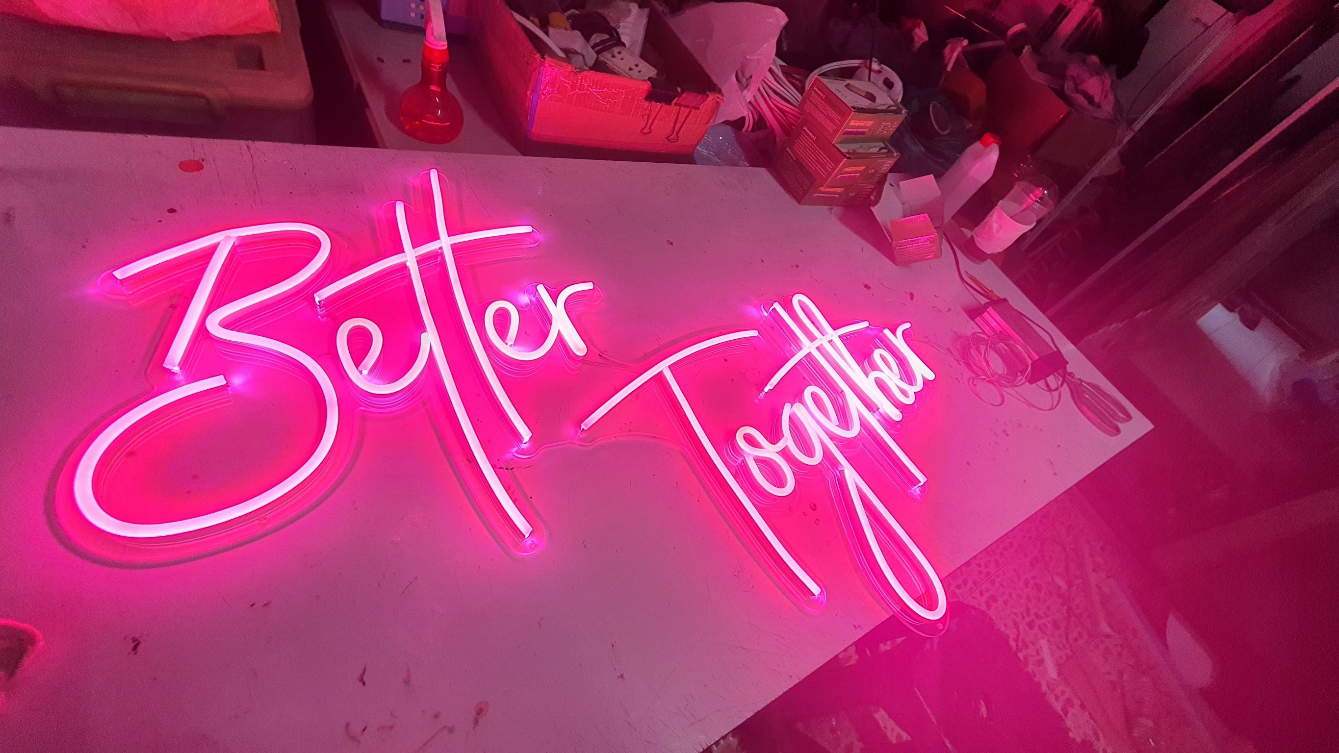 ป้ายนีออนฟรคสีชมพู Better Together