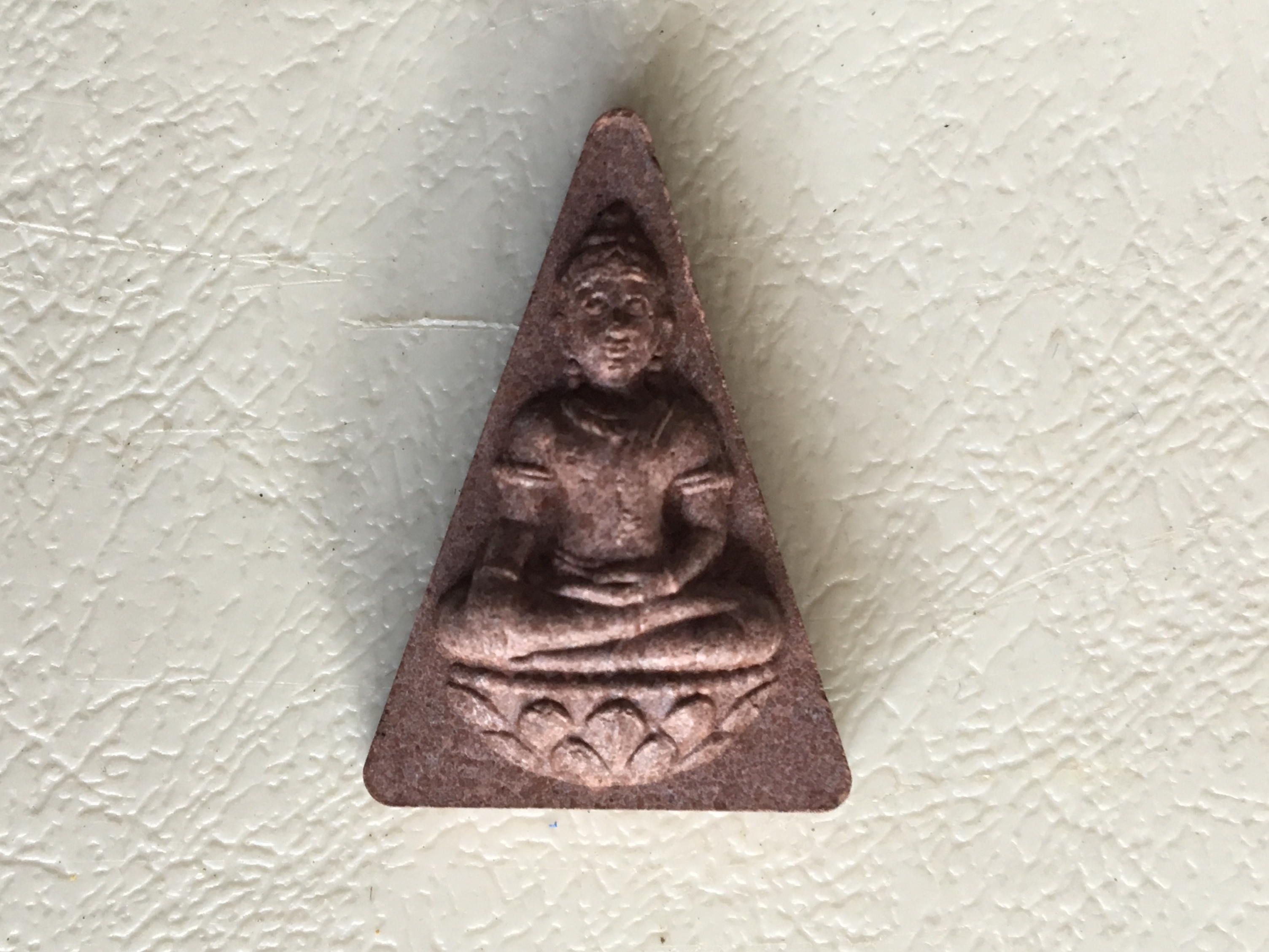 พระผงนางพญา พิมพ์พระสมเด็จจิตรลดา หลัง สก. วัดบวรนิเวศวิหาร กทม. สภาผู้แทนราษฎร สร้างเฉลิมพระชนมพรรษา 6 รอบ