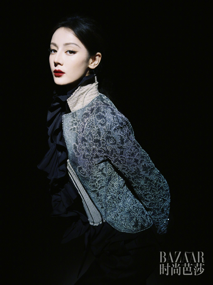 Pre - นิตยสาร 时尚芭莎 – Harper’s Bazaar ตี่ลี่เรอปา Dilireba 迪丽热巴 2025+เซ็ตการ์ด