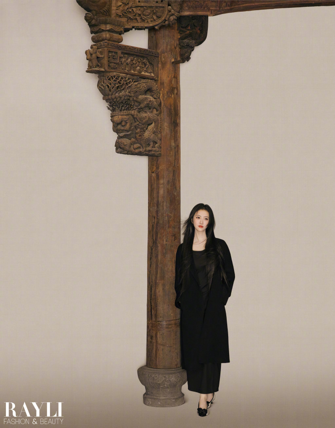 Pre - นิตยสาร 瑞丽服饰美容 Ruili/ Rayli จิ่งเถียน jingtian 2024