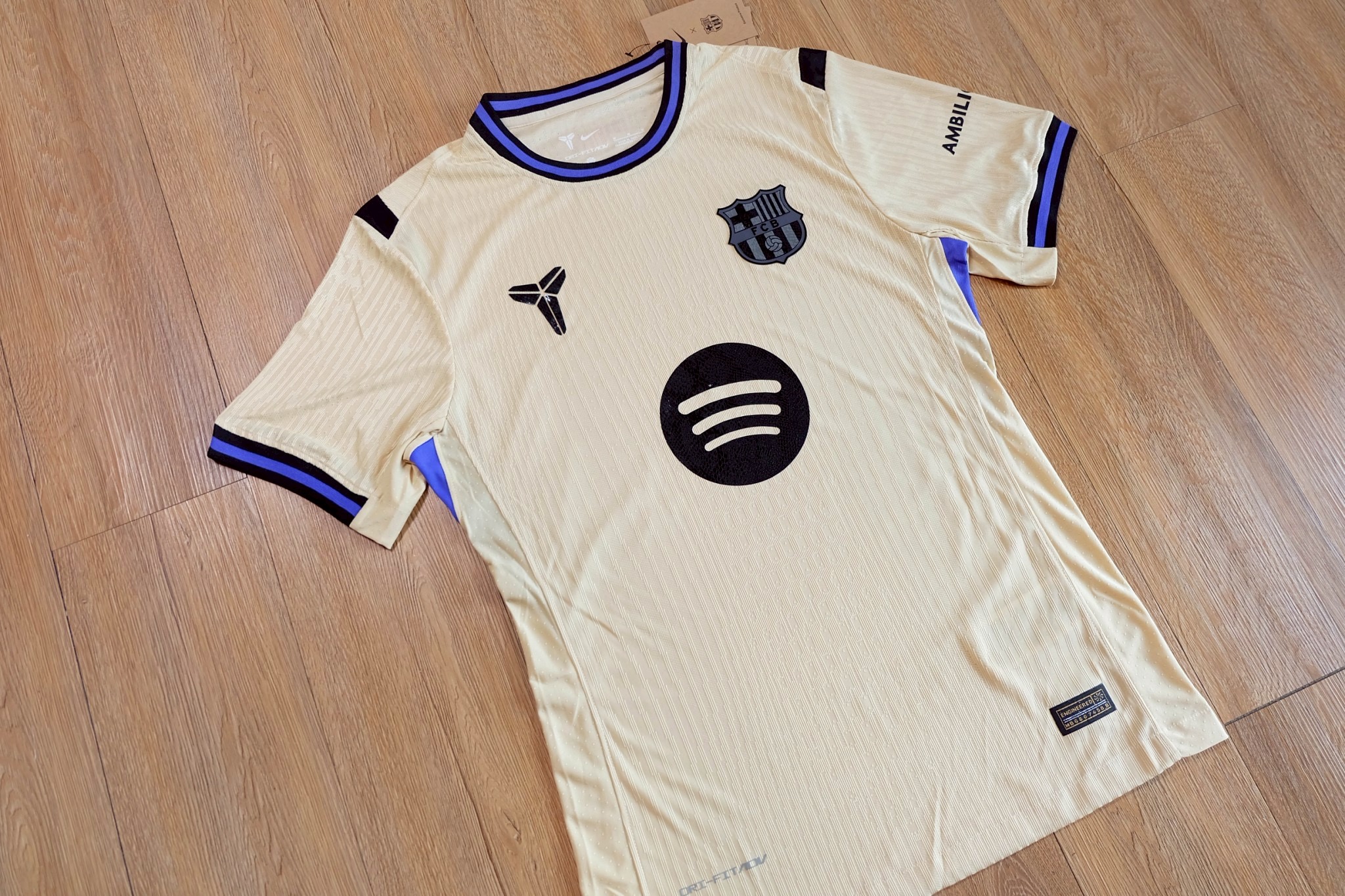 2025-26 เสื้อฟุตบอลบาซ่า สีทอง สำหรับผู้ชาย Player Edition เกรดนักเตะ Size S-2XL