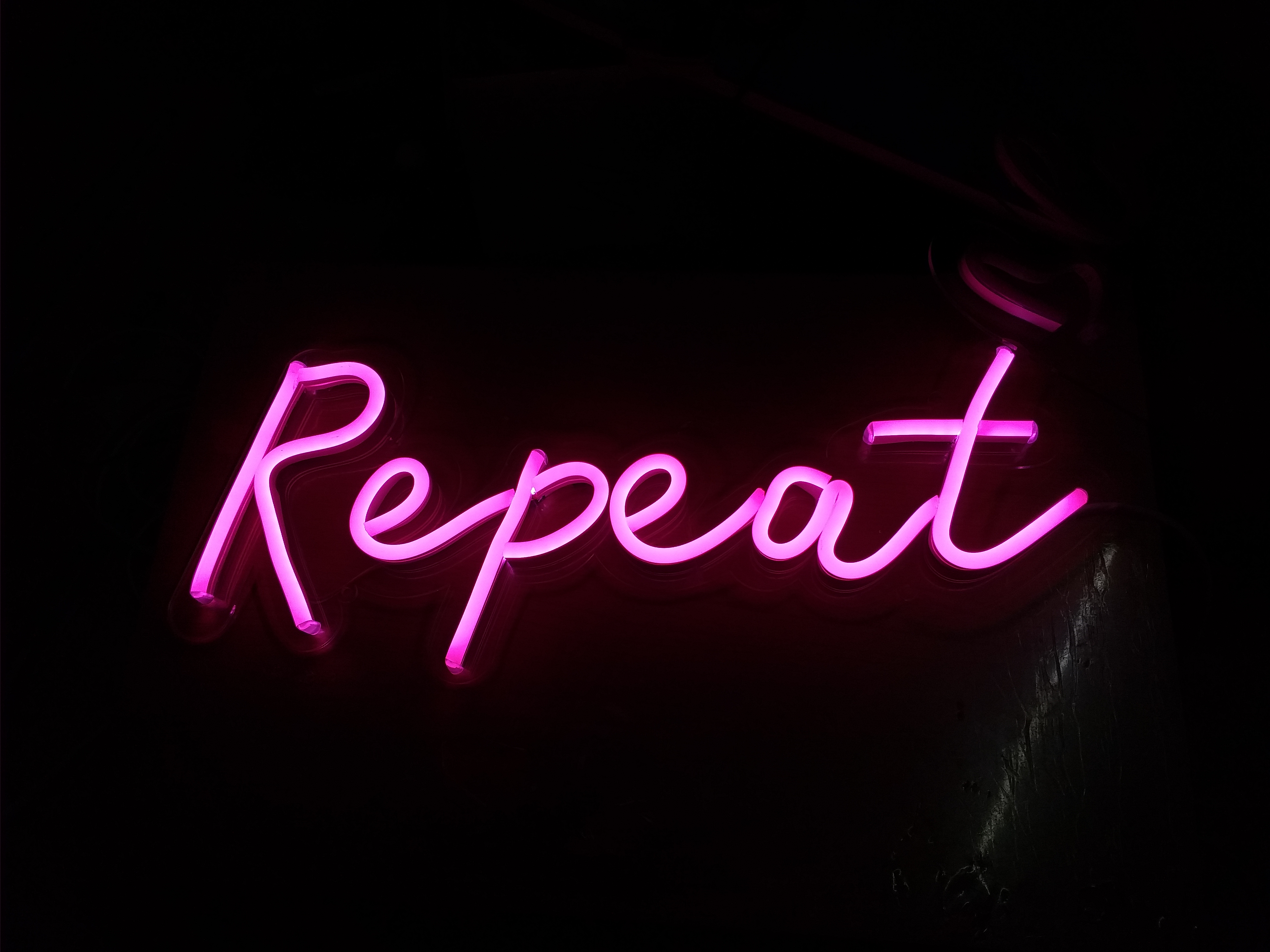 ป้ายไฟ นีออนเฟรค NeonFlex "Repeat" ไฟสีขาว ติดลงบนอะคริลิคใส รับผลิตตามรูปแบบที่ต้องการ