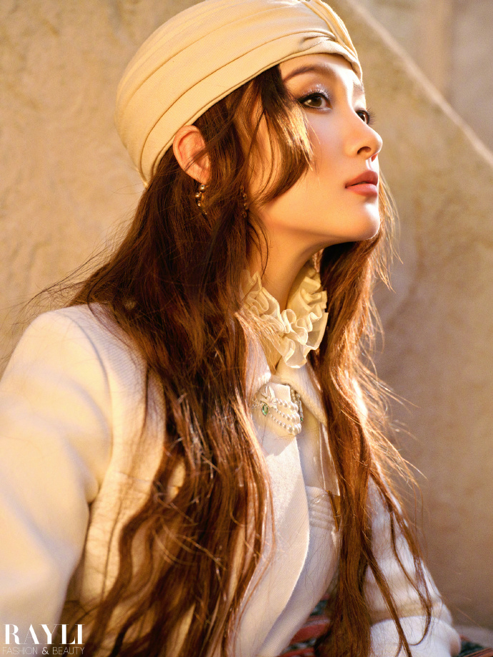 Pre - นิตยสาร 瑞丽服饰美容 Rayli กวนเสี่ยวถง GuanXiaotong 关晓彤 2024