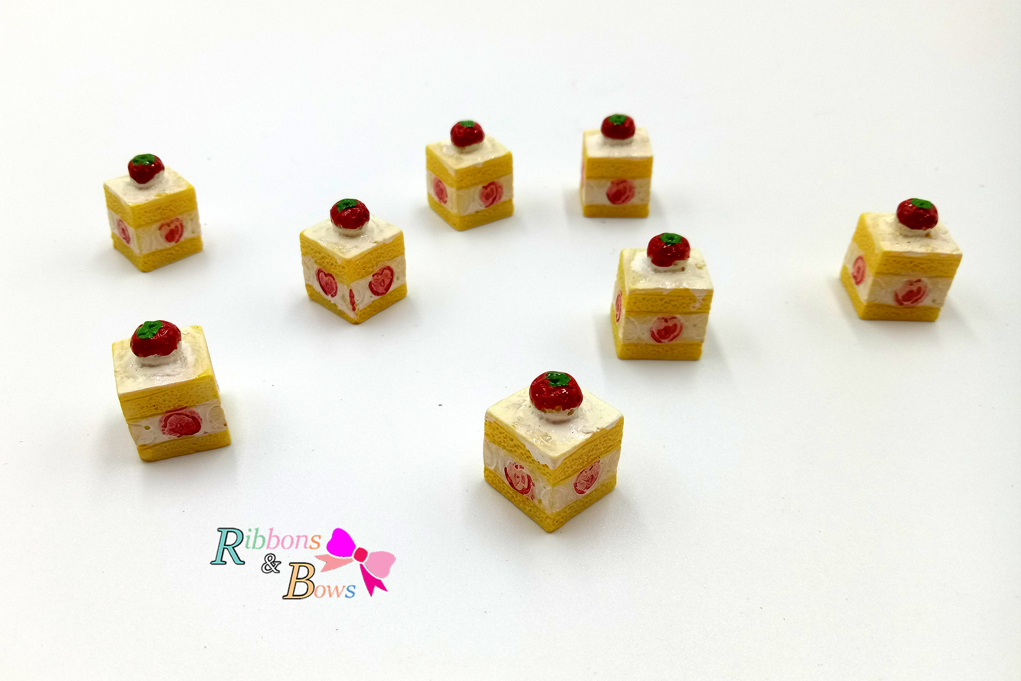 RD157 เรซิ่น เค้กสตอร์เบอรี่ (แพค 10 ชิ้น)