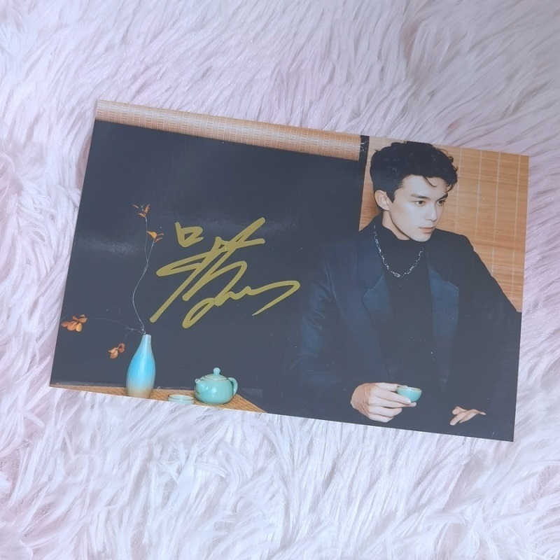 Pre - รูปถ่ายที่มีลายเซ็น WuLei #อู๋เหลย 6 นิ้ว