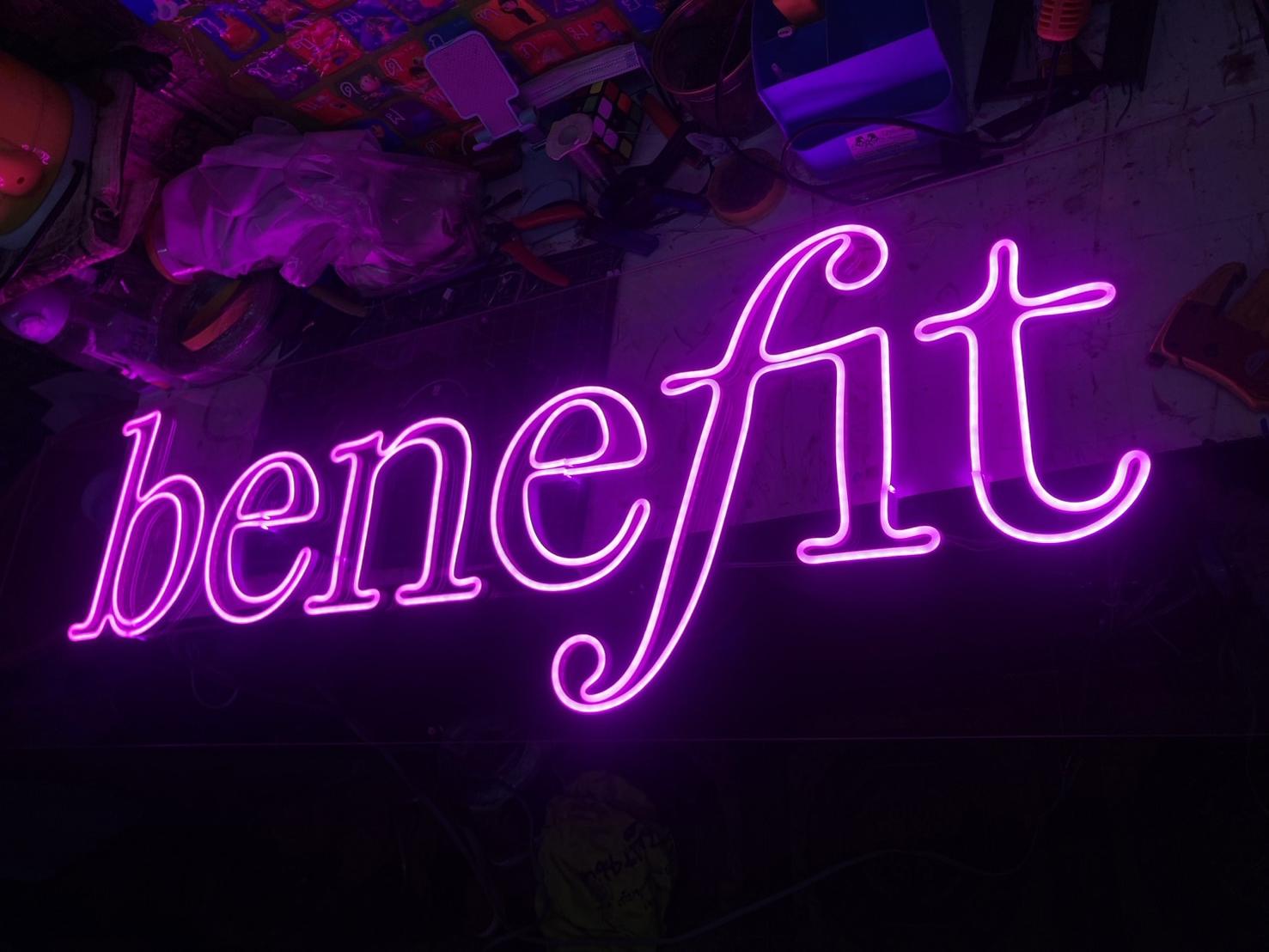 ป้ายนีออนฟรค benefit