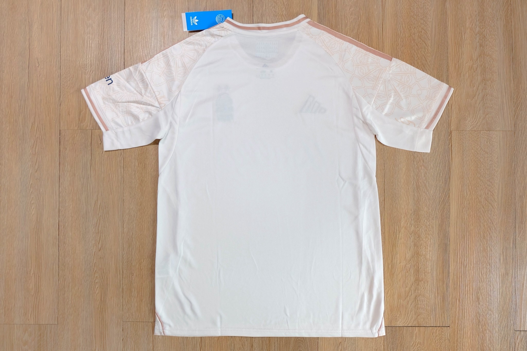 2025-26 มาใหม่เสื้อฟุตบอลฟอร์เรส สีครีม สำหรับผู้ชาย Fans Edition เกรดแฟนบอล SIZE S-2XL