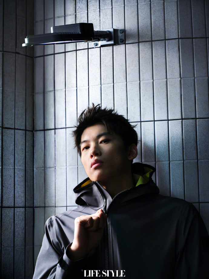 Pre - นิตยสาร Lifestyle 精品购物指南 หวังชุน WangShun 왕순 2/2024