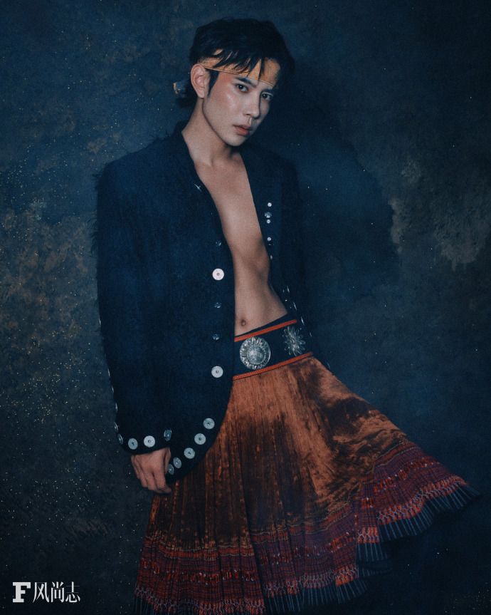 Pre - นิตยสาร F风尚志 เฝิงเจี้ยนอวี่ 冯建宇 FengJianYu 2025 A/B/C+การ์ด+โพลารอยด์