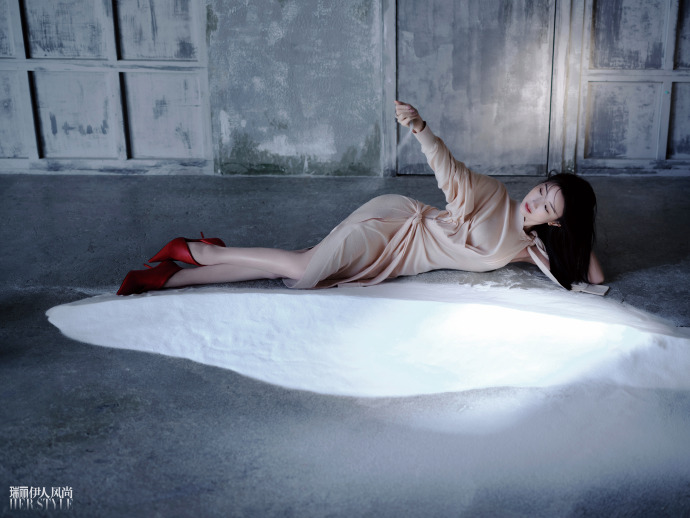 Pre - [瑞丽伊人风尚] นิตยสาร Herstyle เหมาเสี่ยวถง MaoXiaoTong 2025